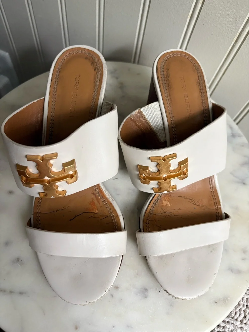 Tory Burch Everly Leather Wedges Heels Women’s 5 White & Gold Formal Wedding EUC